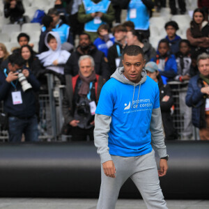 Kylian Mbappé participe à la journée évasion de l'association Premiers de cordée au Stade de France le 12 avril 2023. © Jonathan Rebboah / Panoramic / Bestimage