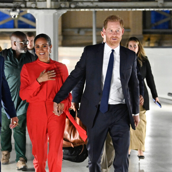 Le prince Harry, duc de Sussex et Meghan Markle, duchesse de Sussex, arrivent au "One Young World Summit 2022" à Manchester, le 5 septembre 2022. 