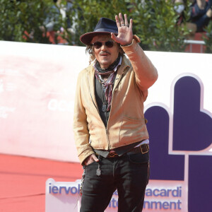 Johnny Depp assiste à la projection de la série web "Puffins" lors du 16 ème Rome International Film Festival, le 17 octobre 2021. 