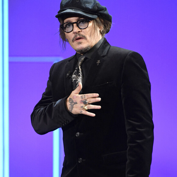 Johnny Depp reçoit un Donostia award sur la scène du 69ème festival international du film de San Sebastian (Saint Sebastien) le 22 septembre 2021 © Future-Image via ZUMA Press / Bestimage 