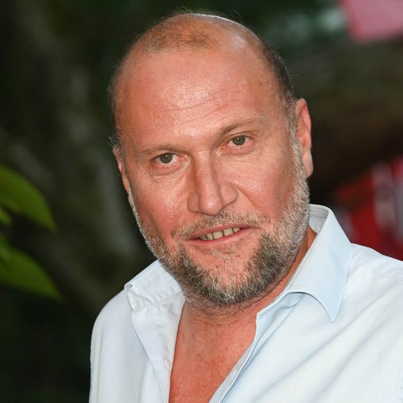 François Damiens au photocall du film "Simone, le voyage du siècle" lors du 15ème festival du film francophone de Angoulême, France, le 27 août 2022. © Coadic Guirec/Bestimage 