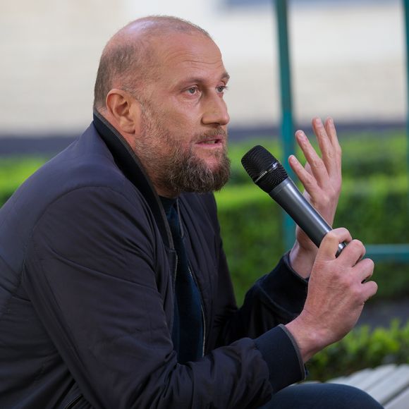 Conférence de presse du premier film en tant que réalisateur de François Damiens à Lille le 25 avril 2018. L'acteur belge passe pour la première fois derrière la caméra avec le long métrage "Mon Ket" une expression bruxelloise pour dire mon fils avec la fierté d'un père. Avec cette première expérience, François Damiens réussit à garder le principe de la caméra cachée, avec des anonymes, tout en racontant une histoire avec des acteurs choisis © Stéphane Vansteenkiste/Bestimage