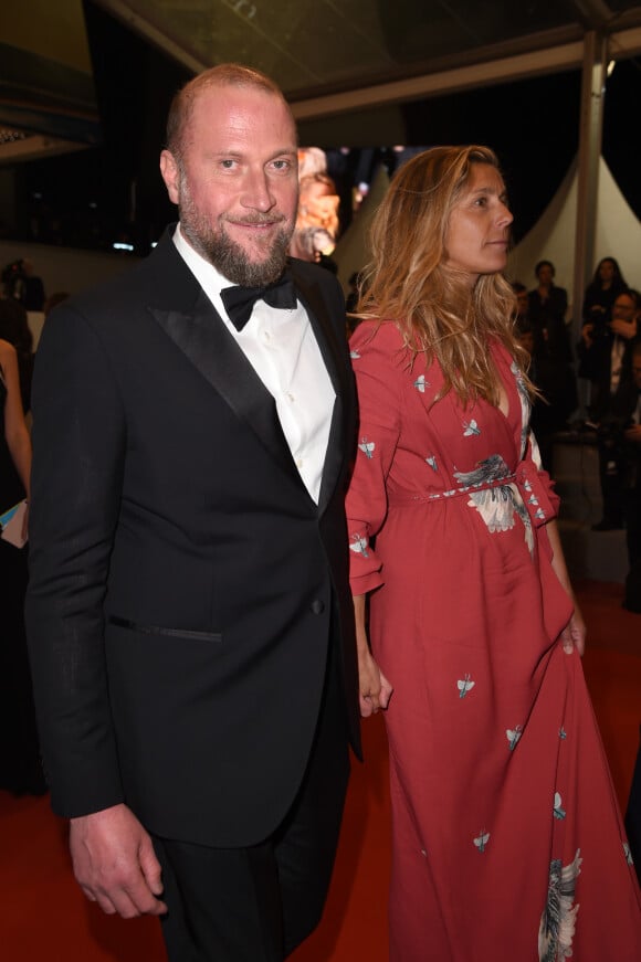 François Damiens et sa compagne - Descente des marches du film "Le Grand Bain" lors du 71ème Festival International du Film de Cannes. Le 13 mai 2018 © Giancarlo Gorassini / Bestimage 