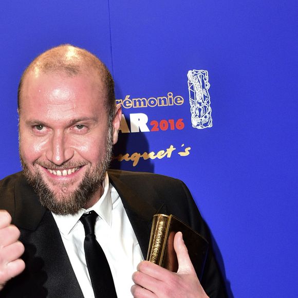 François Damiens - Photocall du dîner des César au restaurant Fouquet's à Paris. Le 26 février 2016 © Giancarlo Gorassini / Bestimage 