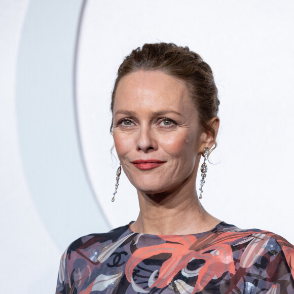 Vanessa Paradis - Soirée de gala en hommage à Patrick Dupond à l'Opéra de Paris le 21 février 2023.