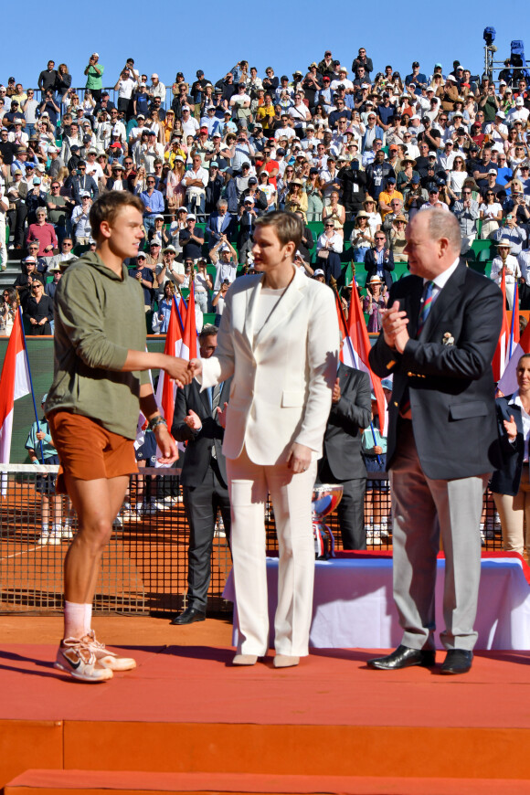 Holger Rune, la princesse Charlene de Monaco, le prince Albert II de Monaco, - No Tabloids - La famille princière de Monaco assiste à la finale homme du du tournoi Rolex Monte Carlo Masters 2023 à Roquebrune-Cap-Martinle 16 avril 2023. En s'imposant devant Holger Rune (5-7, 6-2, 7-5), Andrey Rublev a décroché son tout premier Masters 1000. © Bruno Bebert/Bestimage 