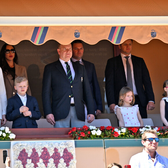 Leurs jumeaux, Jacques et Gabriella, avaient également fait le déplacement avec leurs cousins.
La princesse Charlene de Monaco, le prince Albert II de Monaco, le prince Jacques et la princesse Gabriella, Sean Wittstock avec sa femme Chantell Violet Serfontein et ses enfants, son fils Raigen et sa fille Aiva Grace - La famille princière de Monaco assiste à la finale homme du du tournoi Rolex Monte Carlo Masters 2023 à Roquebrune-Cap-Martinle 16 avril 2023. En s'imposant devant Holger Rune (5-7, 6-2, 7-5), Andrey Rublev a décroché son tout premier Masters 1000. © Bruno Bebert/Bestimage 