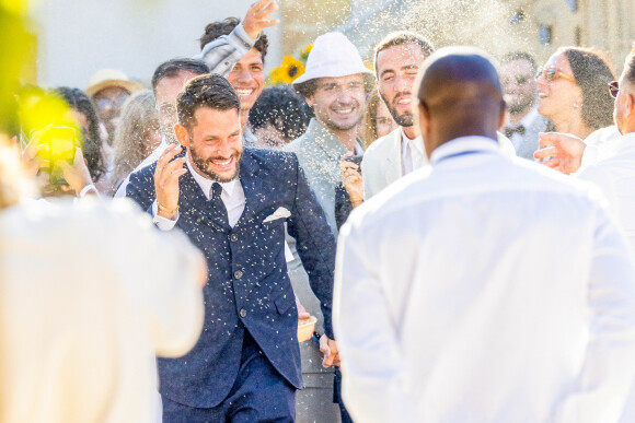 Simon Porte Jacquemus et son mari Marco Maestri - Mariage de Simon Porte Jacquemus et Marco Maestri à Charleval, France, le 27 août 2022. 