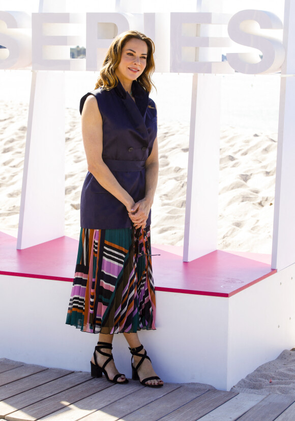 Membre du Jury Documentaires, Mélissa Theuriau en photocall pour CanneSeries Saison 6 sur la plage du Mariott à Cannes, France, le 18 avril 2023. © Denis Guignebourg/BestImage 