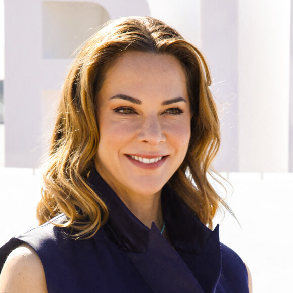 Membre du Jury Documentaires, Mélissa Theuriau en photocall pour CanneSeries Saison 6 sur la plage du Mariott à Cannes, France, le 18 avril 2023. © Denis Guignebourg/BestImage 