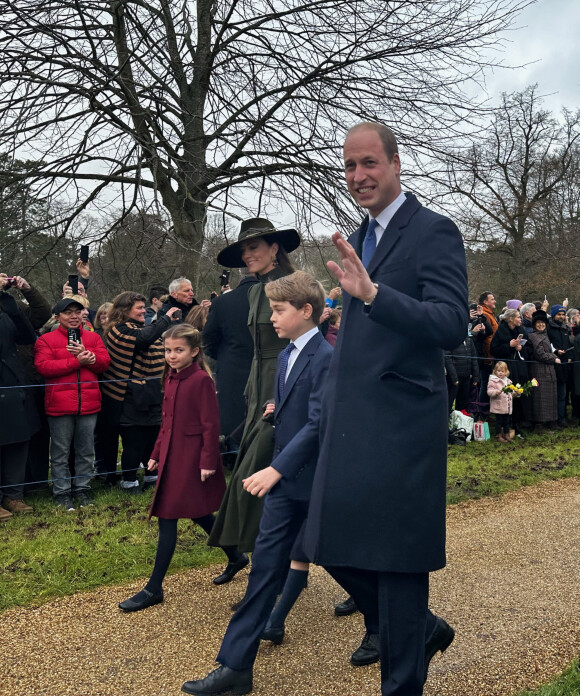A la mort de sa grand-mère, le prince William a récupéré les titres de son père 
Le prince William, prince de Galles, et Catherine (Kate) Middleton, princesse de Galles, Le prince George de Galles, La princesse Charlotte de Galles - La famille royale d'Angleterre au premier service de Noël à Sandringham depuis le décès de la reine Elizabeth II le 25 décembre 2022. 
