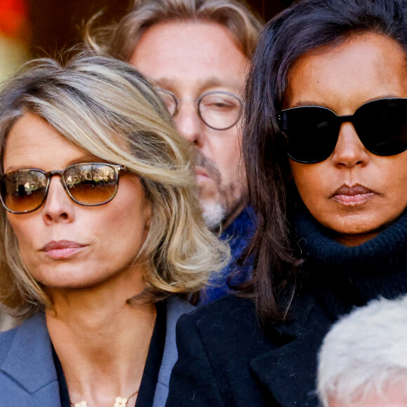  L'ex-candidat de la saison 2021 de L'amour est dans le pré, serait mort des suites d'un arrêt cardiaque selon nos confrères de Sudinfo.
Sylvie Tellier, Karine Le Marchand - Sorties des obsèques de Jean-Pierre Pernaut en la Basilique Sainte-Clotilde à Paris, France, le 9 mars 2022. © Cyril Moreau/Bestimage