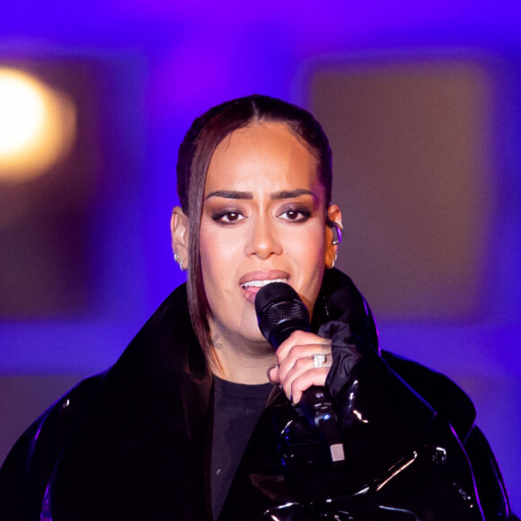 Dur pour elle donc d'empêcher un jour un de ses enfants
Exclusif - Amel Bent - Enregistrement de l'émission "La grande soirée du 31 à Fontainebleau" au Château de Fontainebleau, diffusée le 31 décembre sur France 2 © Tiziano Da Silva-Cyril Moreau / Bestimage