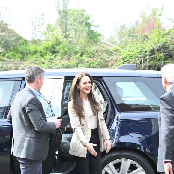 Ils accompagneront leur mère au couronnement. 
Catherine (Kate) Middleton, princesse de Galles, arrive pour une visite à The Baby Bank à Windsor pour en savoir plus sur le travail crucial que l'organisation effectue pour soutenir les familles dans le besoin de Windsor, Maidenhead, Slough, Berkshire, Buckinghamshire et les régions environnantes. Windsor, le 24 avril 2023. 