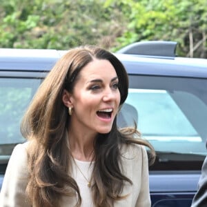 Catherine (Kate) Middleton, princesse de Galles, arrive pour une visite à The Baby Bank à Windsor pour en savoir plus sur le travail crucial que l'organisation effectue pour soutenir les familles dans le besoin de Windsor, Maidenhead, Slough, Berkshire, Buckinghamshire et les régions environnantes. Windsor, le 24 avril 2023. 