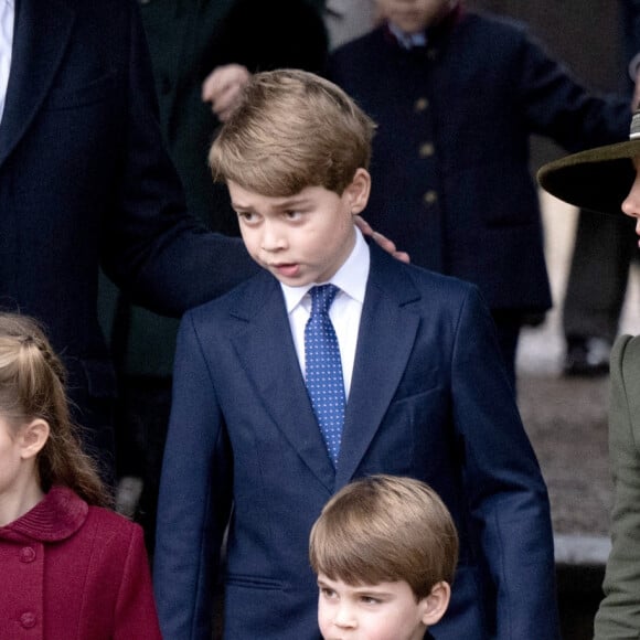 Catherine (Kate) Middleton, princesse de Galles, le prince George de Galles, la princesse Charlotte de Galles, le prince Louis de Galles - La famille royale d'Angleterre assiste au service religieux de Noël à l'église St Mary Magdalene à Sandringham, Norfolk, Royaume Uni, le 25 décembre 2022. 