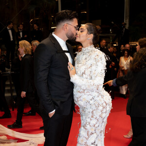 Aujourd'hui domiciliés à Dubaï et parents de deux enfants, ils mènent la grande vie.
Thomas Vergara et sa femme Nabilla Benattia (enceinte) - Montée des marches du film " Stars At Noon " lors du 75ème Festival International du Film de Cannes. Le 25 mai 2022 © Cyril Moreau / Bestimage