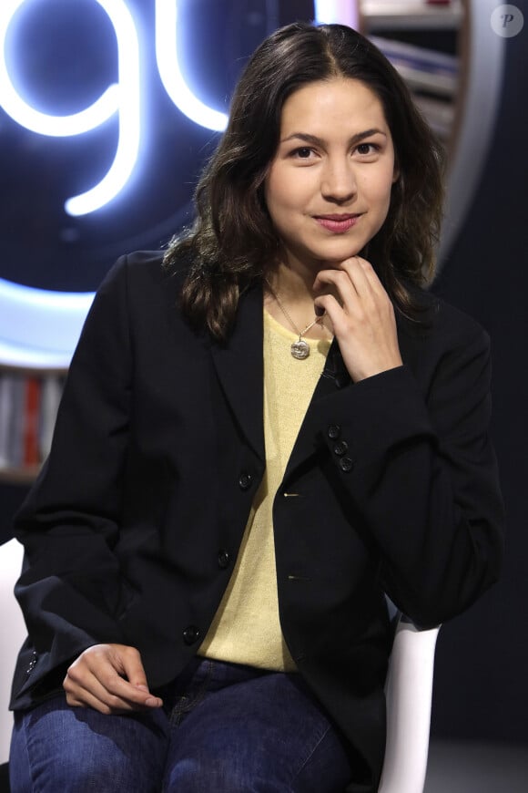 Portrait de Line Papin sur le plateau de l'émission TV "La Grande Librairie" sur France 5