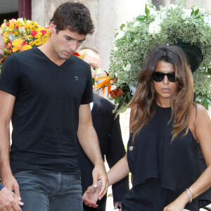 Grande nouvelle !
Yoann Gourcuff et sa compagne Karine Ferri - A Cannes, les sportifs rendent un dernier hommage à Tiburce Garou.