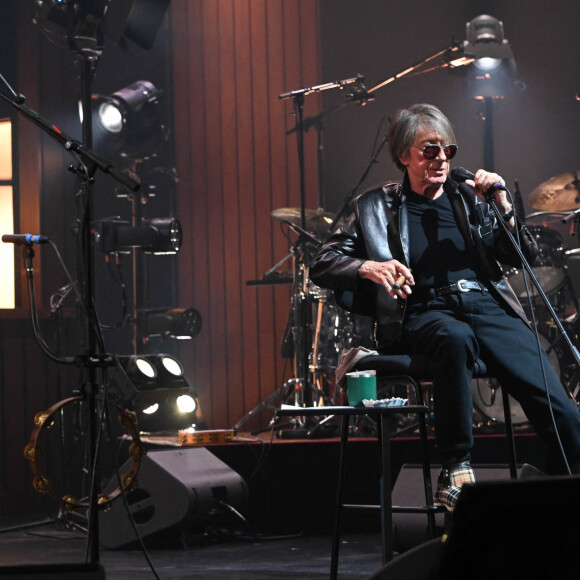 Jacques Dutronc et Thomas Dutronc en showcase de leur tournée "Dutronc & Dutronc" au Centre Evénementiel de Courbevoie le 11 avril 2022. Jacques et Thomas Dutronc se rejoignent sur scène pour une tournée unique ! Père et fils, monstres sacrés de la scène française, vous donnent rendez-vous pour des concerts exceptionnels sous le signe du partage et de la complicité. Deux artistes hors du commun à retrouver sur les routes de France. © Coadic Guirec/Bestimage