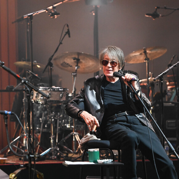 En légende, il fait une magnifique déclaration d'amour à son paternel : "Mon papa fête ses 80 ans et je veux juste en profiter pour redire combien je l'aime et combien il est extraordinaire ! Bon anniversaire mon cher Papounet adoré !"
Jacques Dutronc et Thomas Dutronc en showcase de leur tournée "Dutronc & Dutronc" au Centre Evénementiel de Courbevoie le 11 avril 2022. Jacques et Thomas Dutronc se rejoignent sur scène pour une tournée unique ! Père et fils, monstres sacrés de la scène française, vous donnent rendez-vous pour des concerts exceptionnels sous le signe du partage et de la complicité. Deux artistes hors du commun à retrouver sur les routes de France. © Coadic Guirec/Bestimage