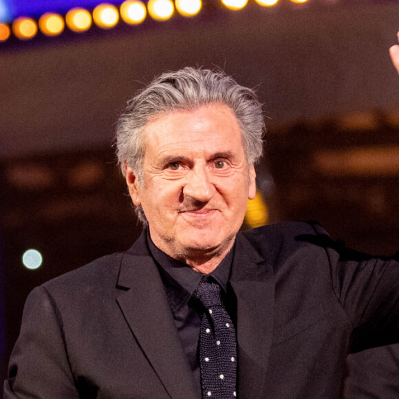 Exclusif - Daniel Auteuil, enregistrement de l'émission "Symphonie pour la vie, Spéciale Pièces Jaunes" aux Folies Grüss à Paris, diffusée le 4 février sur France 3. Le 12 janvier 2022 © Cyril Moreau / Bestimage