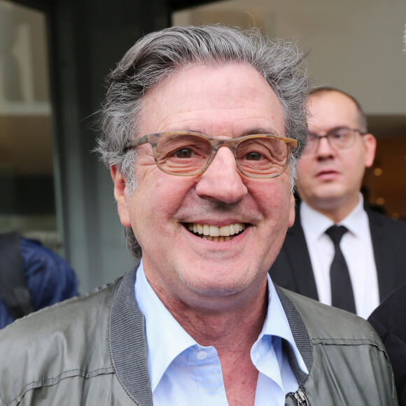 Daniel Auteuil à la sortie de la station RTL à Paris le 31 octobre 2019. © Jonathan Rebboah / Panoramic / Bestimage