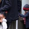 Brad Pitt et ses deux filles Zahara et Shiloh chez Bonpoint à Paris le 23 février 2010