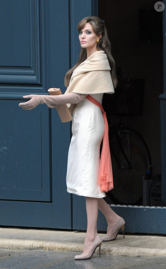 Angelina Jolie sur le tournage de The Tourist à Paris le 25 février 2010