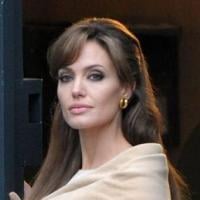 Angelina Jolie : son aventure parisienne a pris fin... elle en a bien profité avec son amoureux et ses amours d'enfants !