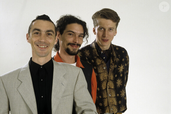 Un groupe qui s'était fait connaître à la fin des années 80 avec leur chanson, Chic planète
 
Archives - En France, les trois membres du groupe L'AFFAIRE LOUIS' TRIO en studio avec de gauche à droite, Cleet Boris (Hubert Mounier), Karl Niagara, Bronco Junior le 16 mai 1993.