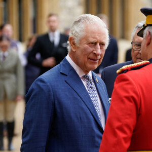 Buckingham Palace avait prévenu que le couronnement de Charles III serait bien moins fastueux que celui de sa mère, Elizabeth II.
Le roi Charles III d'Angleterre, accepte officiellement le rôle de commissaire en chef de la Gendarmerie royale du Canada (GRC) lors d'une cérémonie au château de Windsor.