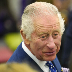 Le roi Charles III d'Angleterre et Camilla Parker Bowles, reine consort d'Angleterre, visitent la bibliothèque centrale de Liverpool, le 26 avril 2023. La venue du couple royal marque officiellement le jumelage de l'établissement de Liverpool avec la première bibliothèque publique d'Ukraine, "la bibliothèque scientifique régionale d'Odessa". Les souverains rencontreront des partenaires impliqués à la fois dans un festival culturel, prévu en marge du concours Eurovision, et dans "Eurolearn", un programme éducatif inspiré de l'Eurovision pour les élèves du primaire et du secondaire. 