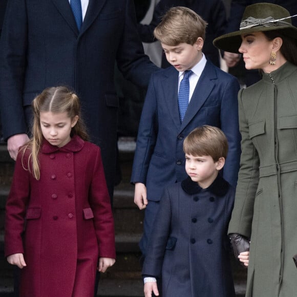 Catherine (Kate) Middleton, princesse de Galles, le prince George de Galles, la princesse Charlotte de Galles, et le prince Louis de Galles - La famille royale d'Angleterre assiste au service religieux de Noël à l'église St Mary Magdalene à Sandringham, Norfolk, Royaume Uni, le 25 décembre 2022. 