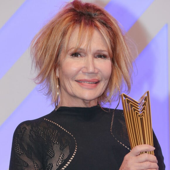 Aujourd'hui, elle est "plus que guérie", comme elle l'expliquait dans les colonnes du "JDD".
Clémentine Célarié (meilleure actrice pour la série Les randonneuses) - Photocall de la soirée de clôture du festival Series Mania 2023 à Lille le 24 mars 2023. © Stéphane Vansteenkiste / Bestimage 