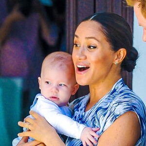 Le prince Harry et Meghan Markle présentent leur fils Archie à Desmond Tutu à Cape Town, Afrique du Sud le 25 septembre 2019. 