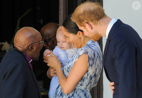 Il n'est plus jamais apparu en public.
Le prince Harry, duc de Sussex, et Meghan Markle, duchesse de Sussex, avec leur fils Archie ont rencontré l'archevêque Desmond Tutu et sa femme à Cape Town, Afrique du Sud. Le 25 septembre 2019 