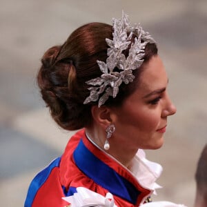 Alors que Kate Middleton, princesse de Galles, a opté pour l'un de ses créateurs préféré Alexander McQueen, en revêtant une superbe robe ivoire en crêpe de soie.
Le prince William, prince de Galles, et Catherine (Kate) Middleton, princesse de Galles - Les invités à la cérémonie de couronnement du roi d'Angleterre à l'abbaye de Westminster de Londres, Royaume Uni, le 6 mai 2023. 