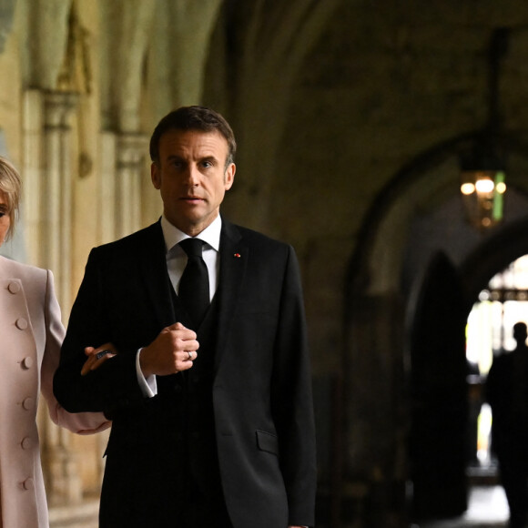 Les invités à la cérémonie de couronnement du roi d'Angleterre à l'abbaye de Westminster de Londres Le président le la République française Emmanuel Macron et sa femme Brigitte - Les invités arrivent à la cérémonie de couronnement du roi d'Angleterre à l'abbaye de Westminster de Londres, Royaume Uni, le 6 mai 2023.