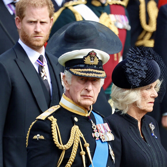 Le 6 mai 2023, le prince Charles deviendra officiellement le roi Charles III, succédant à sa mère Elizabeth II.
Le roi Charles III d'Angleterre, Camilla Parker Bowles, le prince Harry, la princesse Beatrice d'York - Procession du cercueil de la reine Elizabeth II d'Angleterre de l'Abbaye de Westminster à Wellington Arch à Hyde Park Corner.