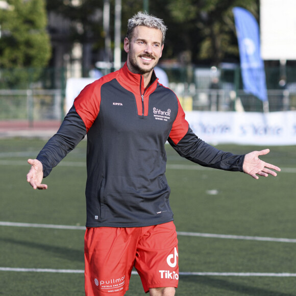 M. Pokora a confié à "La Voix du Nord" qu'il aimait passer du temps en France avec sa famille.
M. Pokora lors du match de football caritatif au profit de l'association "e-Enfance" au stade Emile Anthoine à Paris le 28 septembre 2022. 