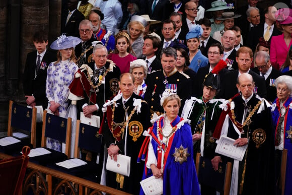 Heureusement, elle a pu compter sur son mari et son frère Peter qui l'entouraient.
Le prince Edward, duc d'Edimbourg et Sophie, duchesse d'Edimbourg, James Mountbatten-Windsor, Comte de Wessex, Lady Louise Windsor, Le duc et la duchesse de Gloucester, Vice Admiral Sir Tim Laurence et La princesse Anne, Le prince Andrew, duc d'York, La princesse Beatrice d'York et son mari Edoardo Mapelli Mozzi, La princesse Eugenie d'York et son mari Jack Brooksbank et Le prince Harry, duc de Sussex - Les invités à la cérémonie de couronnement du roi d'Angleterre à l'abbaye de Westminster de Londres, Royaume Uni, le 6 mai 2023. 