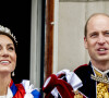 Le 7 mai 2023, il n'est pas venu applaudir le spectacle organisé au château de Windsor.
Le prince William, prince de Galles, et Catherine (Kate) Middleton, princesse de Galles, Le prince Louis de Galles - La famille royale britannique salue la foule sur le balcon du palais de Buckingham lors de la cérémonie de couronnement du roi d'Angleterre à Londres, le 6 mai 2023.