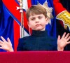 Il a assisté, comme un grand, à la plupart des étapes du couronnement de son grand-père le roi Charles III.
Le prince Louis de Galles - La famille royale britannique salue la foule sur le balcon du palais de Buckingham lors de la cérémonie de couronnement du roi d'Angleterre à Londres.