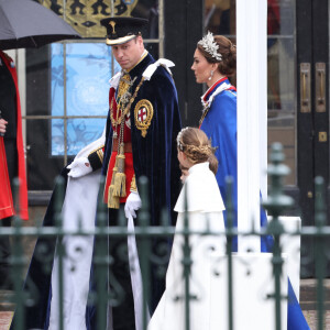 William et Kate seraient à l'origine d'un couac lors du couronnement de Charles III et Camilla
Le prince William, prince de Galles, Catherine (Kate) Middleton, princesse de Galles, la princesse Charlotte de Galles, le prince Louis de Galles lors de la cérémonie de couronnement du roi d'Angleterre à Londres