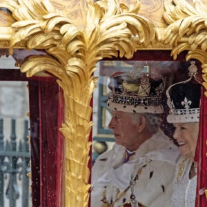 Le roi Charles III d'Angleterre et Camilla Parker Bowles, reine d'Angleterre, - Sortie de la cérémonie de couronnement du roi d'Angleterre à l'abbaye de Westminster de Londres, Royaume Uni, le 6 mai 2023.