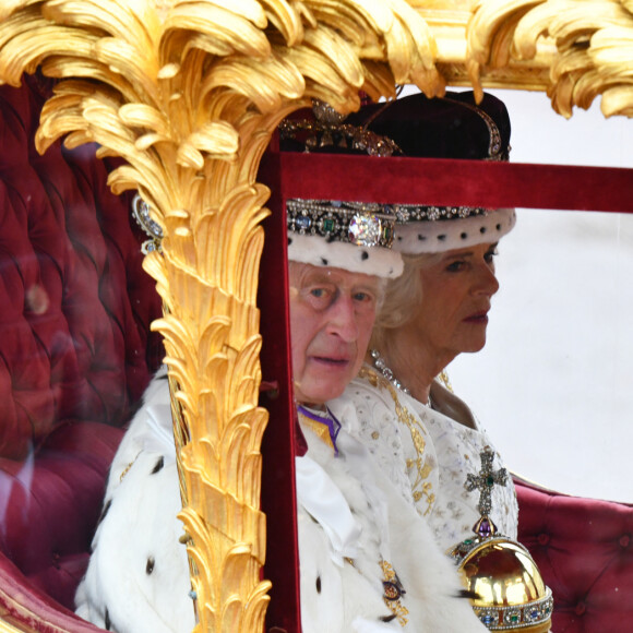 Le roi Charles III d'Angleterre et Camilla Parker Bowles, reine d'Angleterre - Sortie de la cérémonie de couronnement du roi d'Angleterre à l'abbaye de Westminster de Londres, Royaume Uni, le 6 mai 2023.