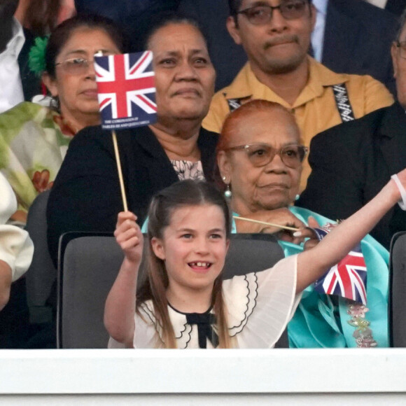 Lors du concert organisé dans le cadre des festivités, elle n'a pas caché son enthousiasme
Catherine (Kate) Middleton, princesse de Galles, la princesse Charlotte de Galles, le prince George de Galles au concert du couronnement du roi et de la reine dans l'enceinte du château de Windsor, Royaume Uni, le 7 mai 2023.