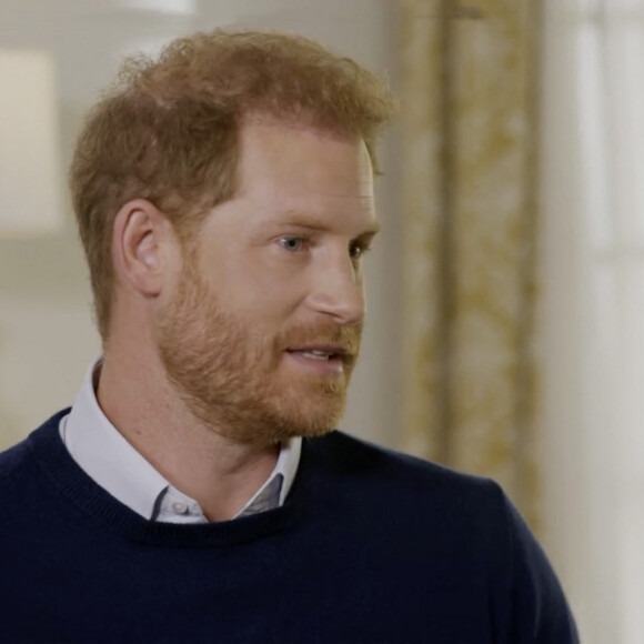 Le prince Harry esquive la question lors d'une interview à la télévision britannique sur le couronnement de son père. 