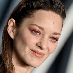 Marion Cotillard au photocall de la soirée "Vanity Fair" lors de la 95ème édition de la cérémonie des Oscars à Los Angeles, le 12 mars 2023. 